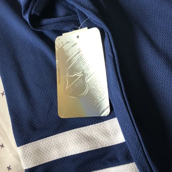 Official maple leafs - Picture 3 of 3